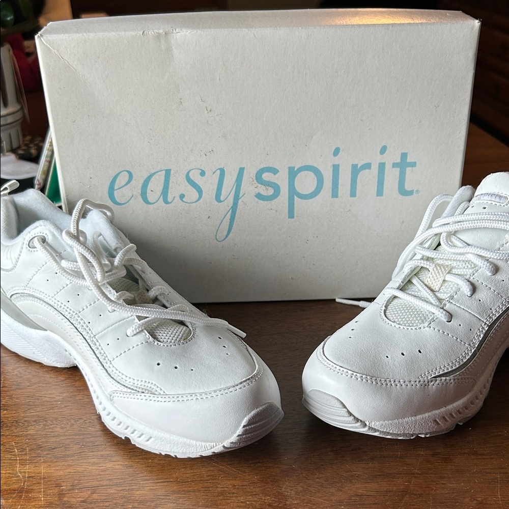 Easy Spirit Womens All -White Sneakers. 8N